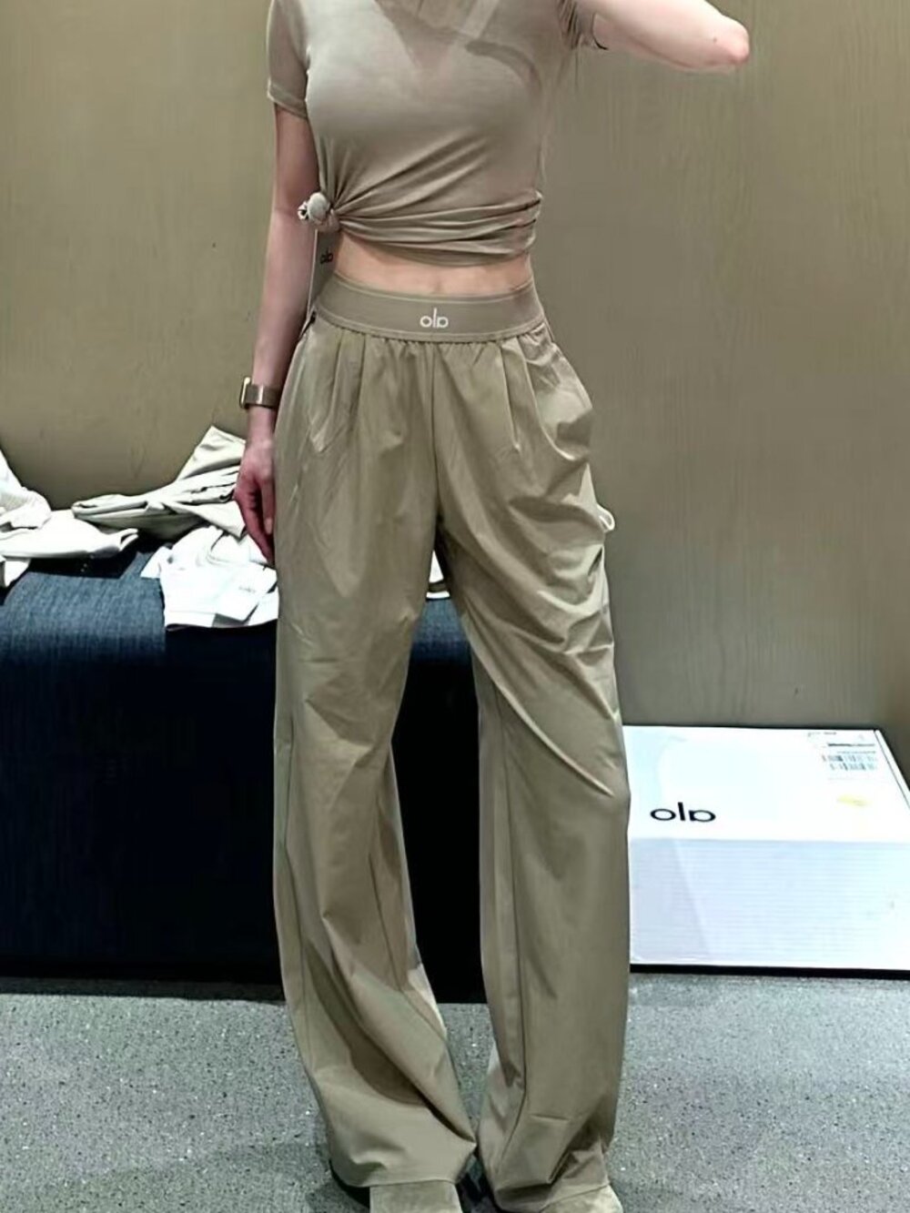 π₯ALO Yoga Suit Up Trouser Gravel | Regular XXS-XS | 30 inches, Clean girl - Picture 9 of 9